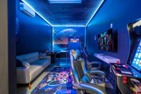 Home 6Bed , Themed Rooms, Game Room, Storey Lake